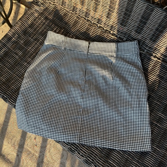 Houndstooth Frilled Mini Skirt | preppy blair waldorf collegiate - Picture 2 of 6